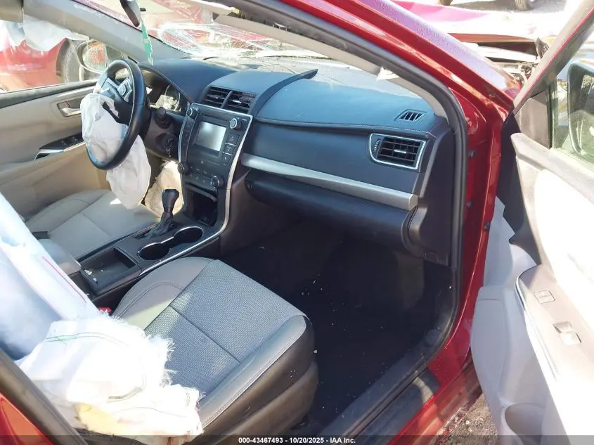 2016 TOYOTA CAMRY SE