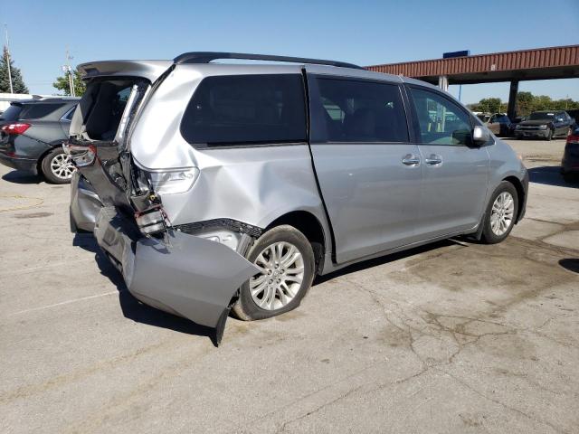 2017 TOYOTA SIENNA XLE