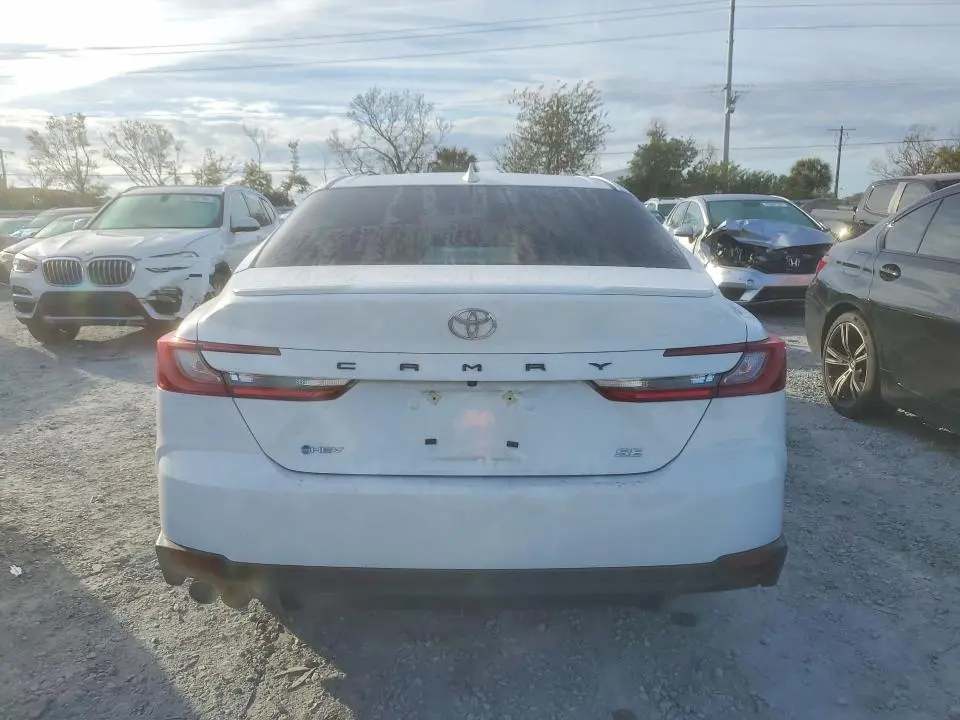 2025 TOYOTA CAMRY SE  