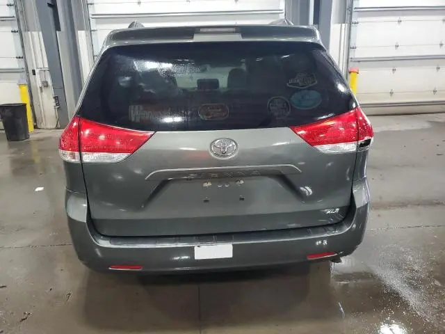 2012 TOYOTA SIENNA XLE  