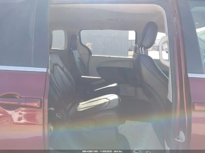 2020 CHRYSLER VOYAGER LXI