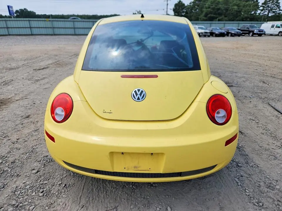 2010 VOLKSWAGEN NEW BEETLE   