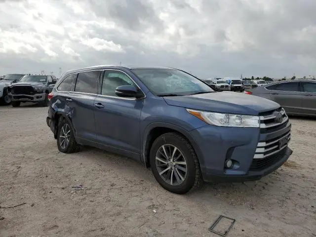 2018 TOYOTA HIGHLANDER SE  