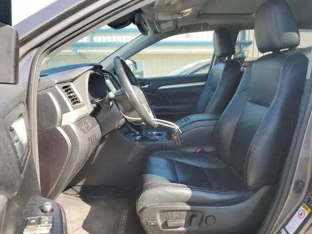 2017 TOYOTA HIGHLANDER SE  