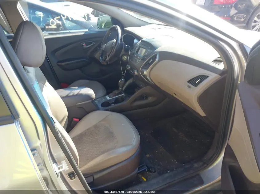 2015 HYUNDAI TUCSON SE