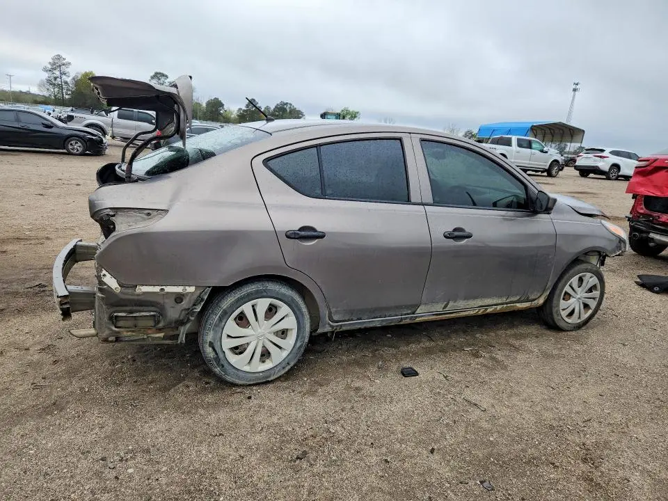 2017 NISSAN VERSA   