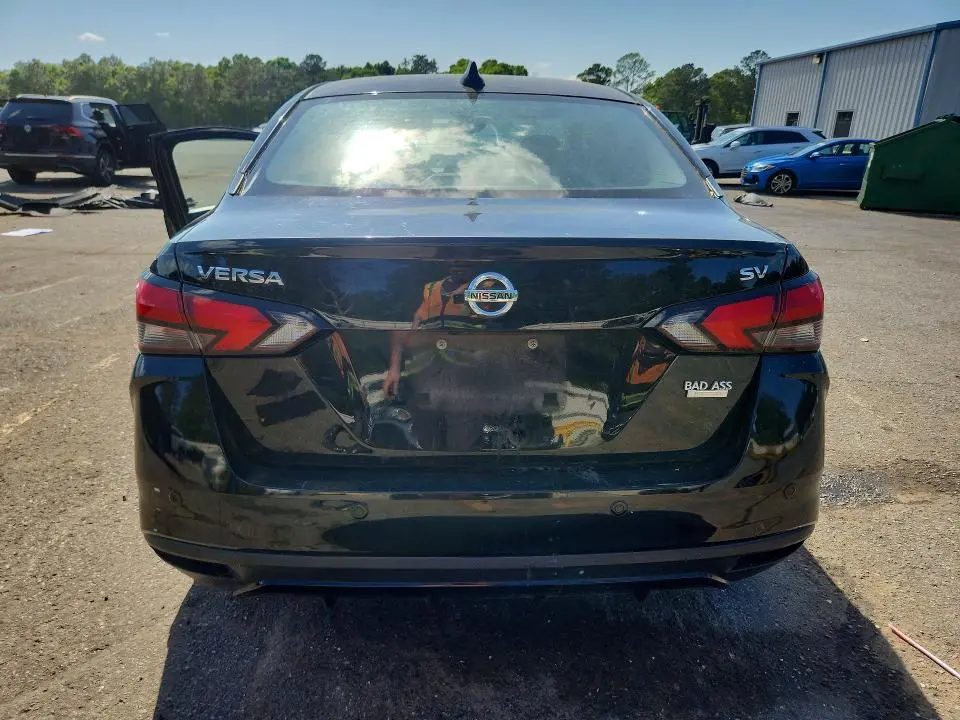2020 NISSAN VERSA SV  