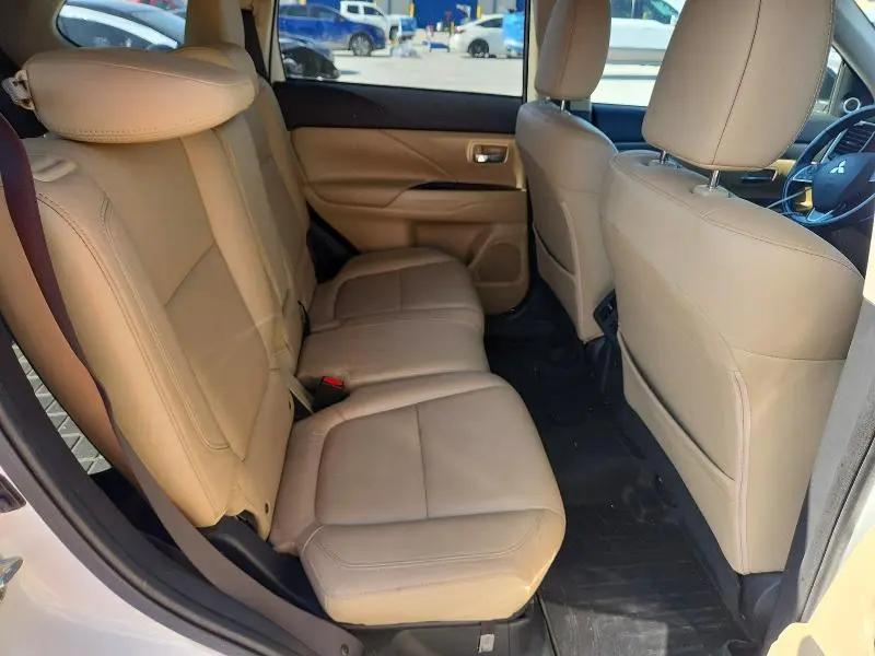 2019 MITSUBISHI OUTLANDER SE  