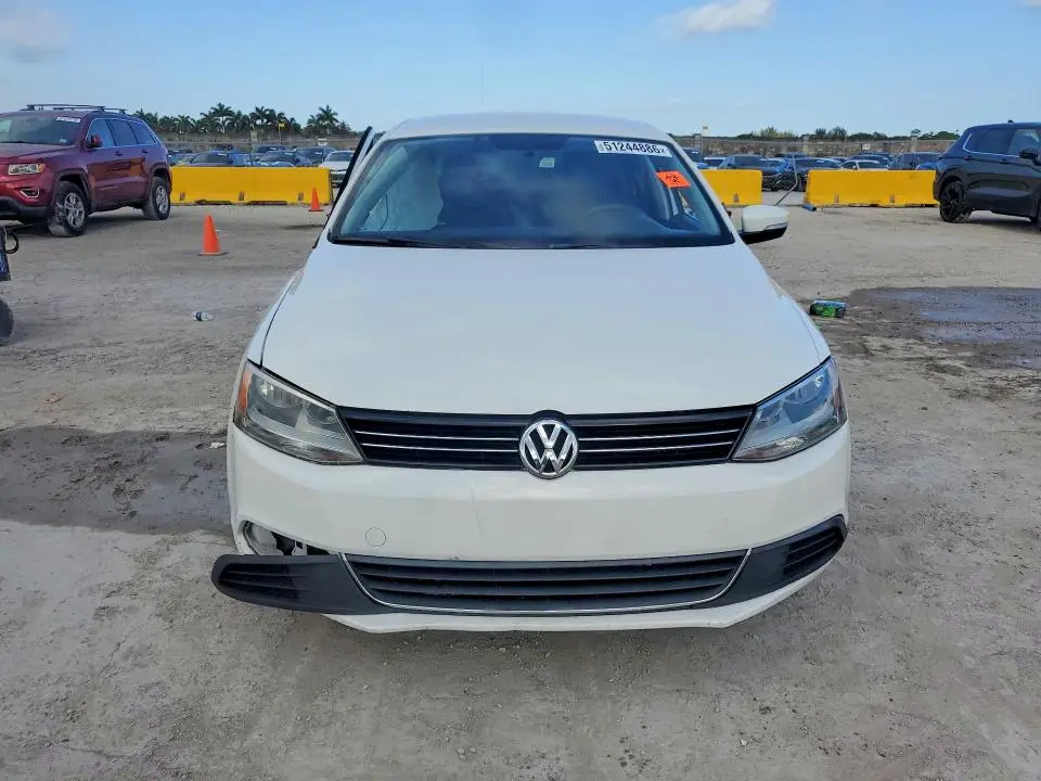 2013 VOLKSWAGEN JETTA SE  