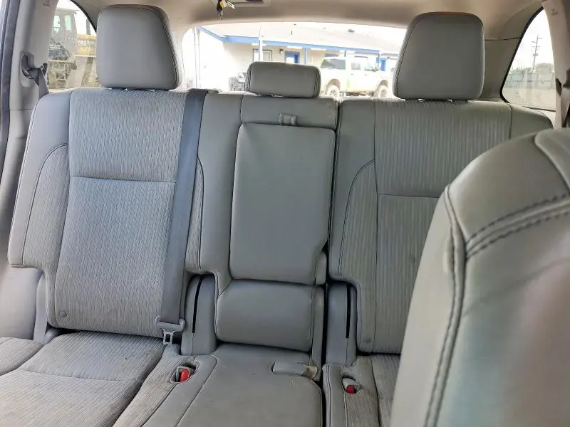 2016 TOYOTA HIGHLANDER LE PLUS  