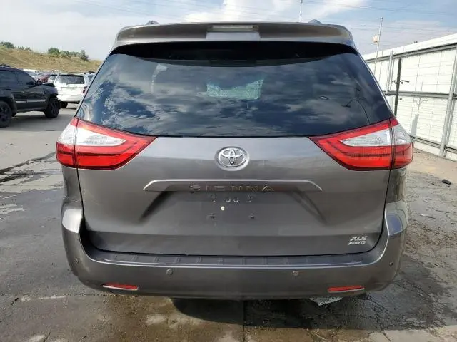 2017 TOYOTA SIENNA XLE  