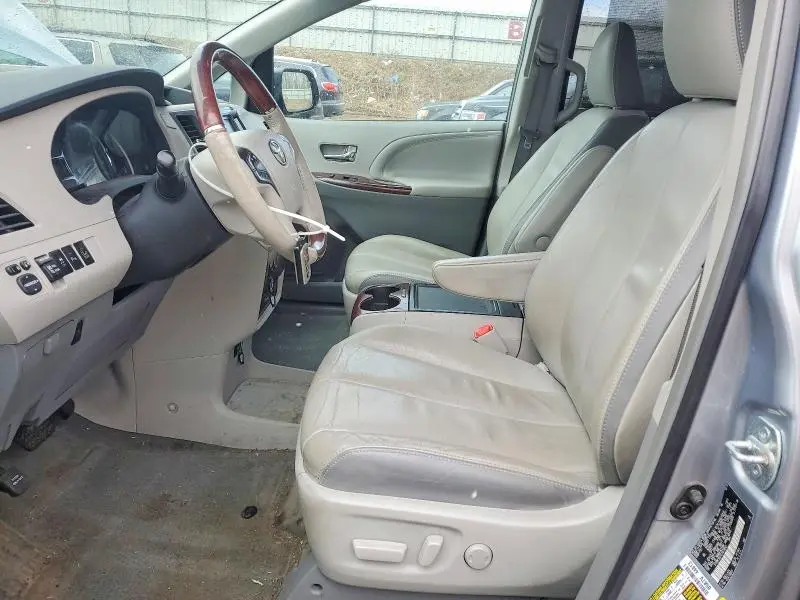 2014 TOYOTA SIENNA LIMITED 7-PASSENGER  