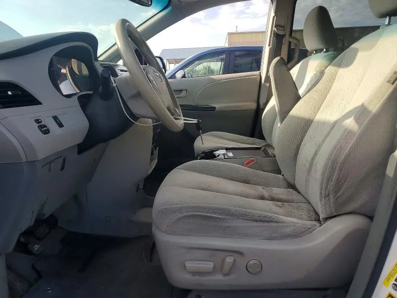 2011 TOYOTA SIENNA LE  
