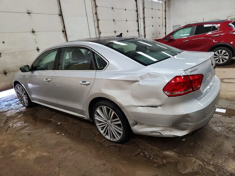 2015 VOLKSWAGEN PASSAT SE  