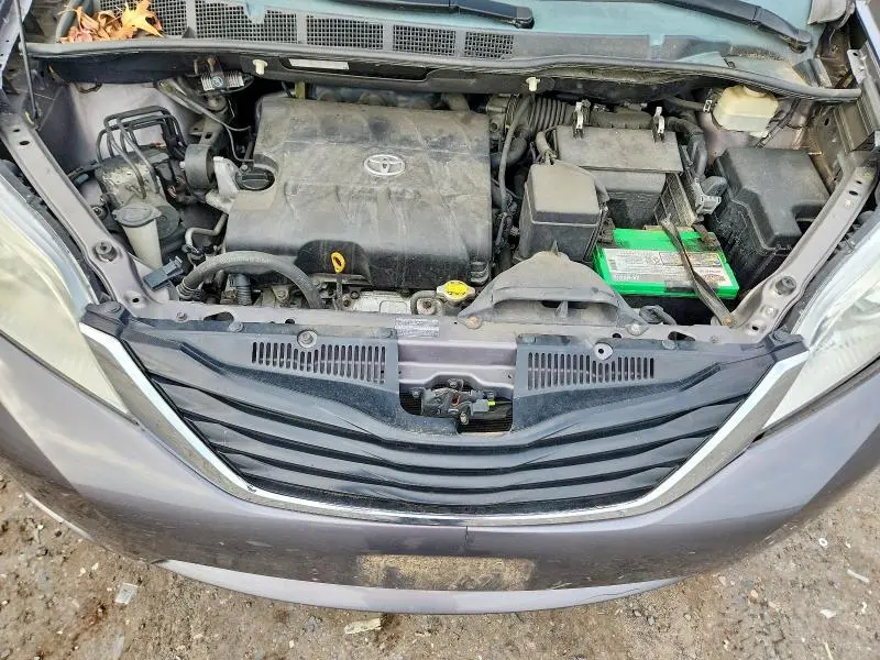 2011 TOYOTA SIENNA LE  