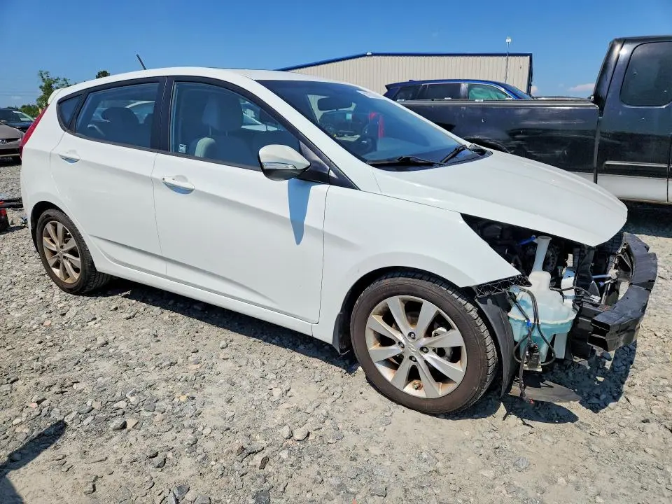 2013 HYUNDAI ACCENT SE  