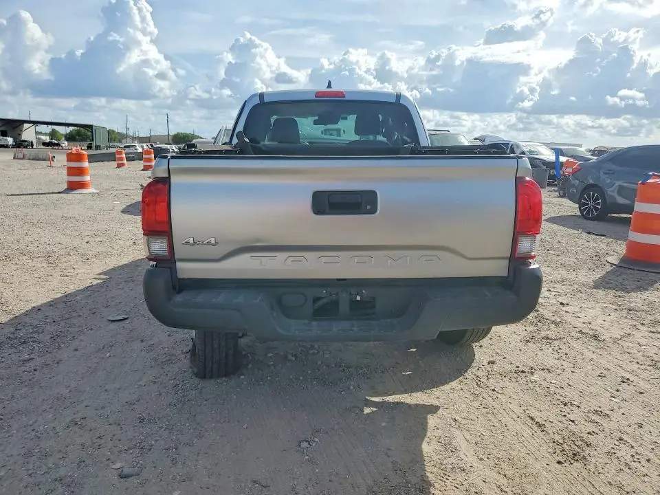 2022 TOYOTA TACOMA SR  