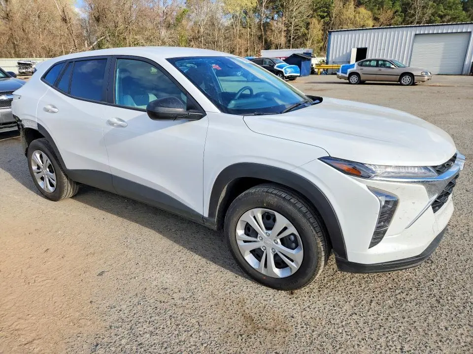 2025 CHEVROLET TRAX LS  