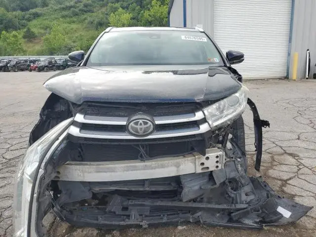 2017 TOYOTA HIGHLANDER SE  