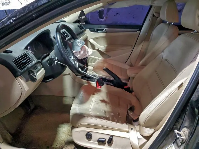 2015 VOLKSWAGEN PASSAT SE  