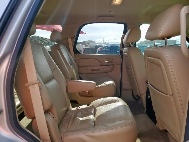 2010 CADILLAC ESCALADE   
