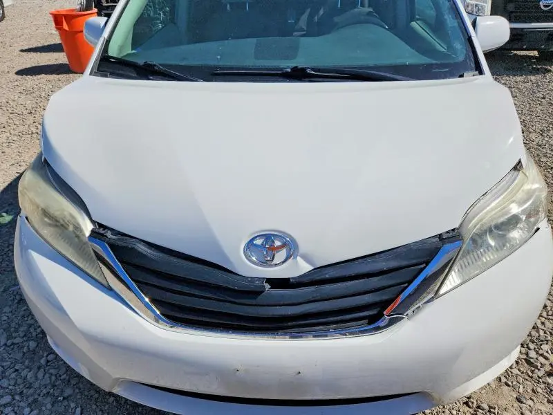 2011 TOYOTA SIENNA LE  