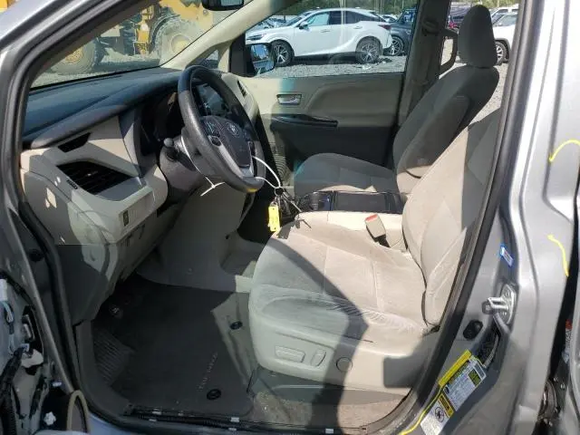 2016 TOYOTA SIENNA LE  