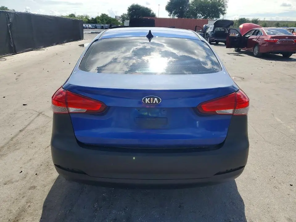 2017 KIA FORTE LX  
