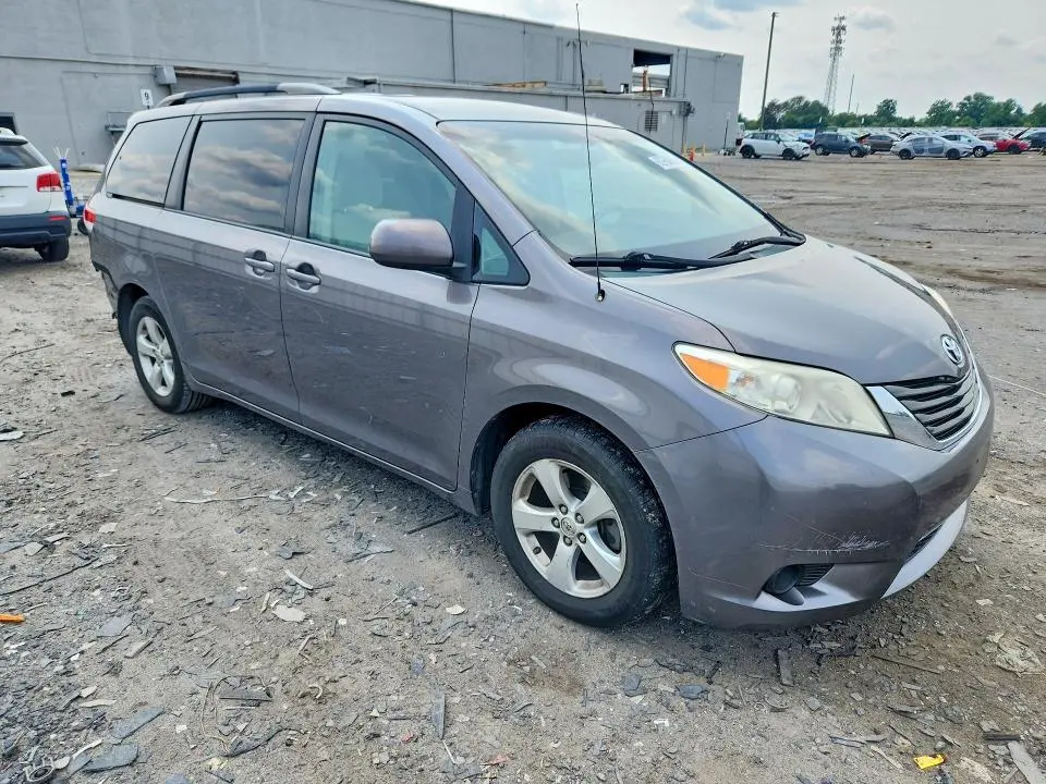 2014 TOYOTA SIENNA LE  