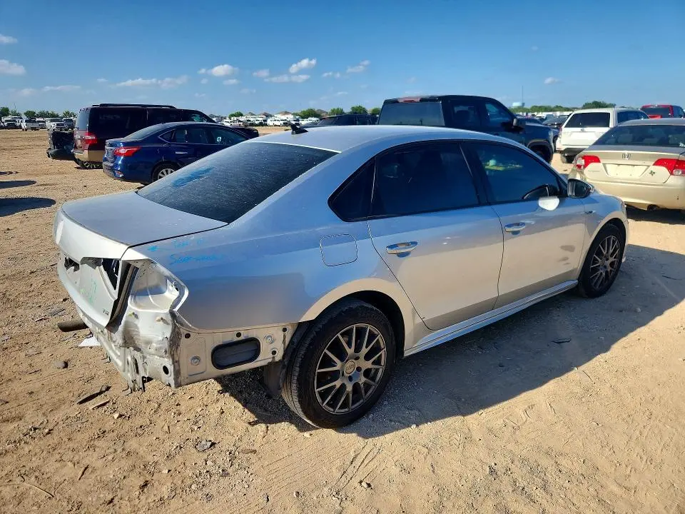 2018 VOLKSWAGEN PASSAT S  