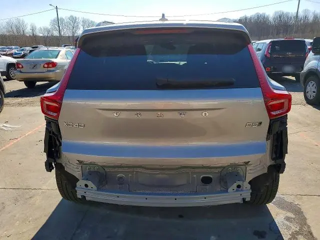 2025 VOLVO XC40 PLUS  