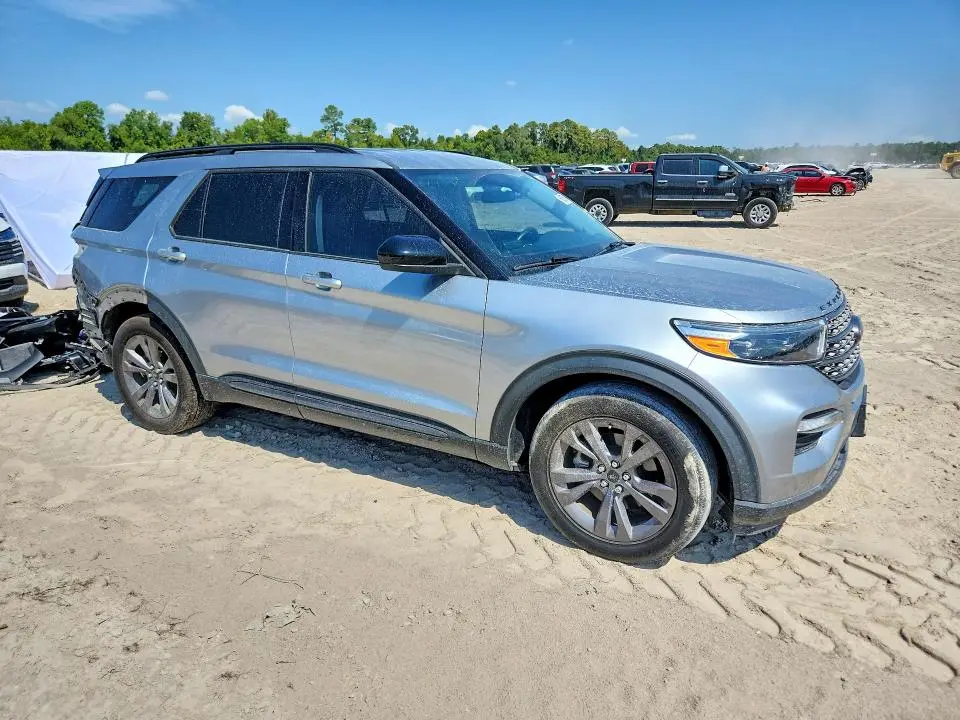 2022 FORD EXPLORER XLT  