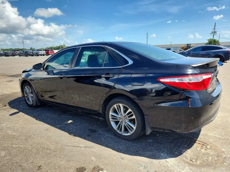2015 TOYOTA CAMRY SE  