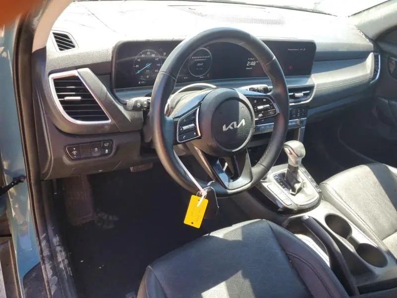2025 KIA SELTOS EX  