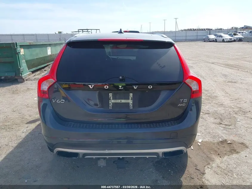 2015 VOLVO V60 CROSS COUNTRY T5 PLATINUM