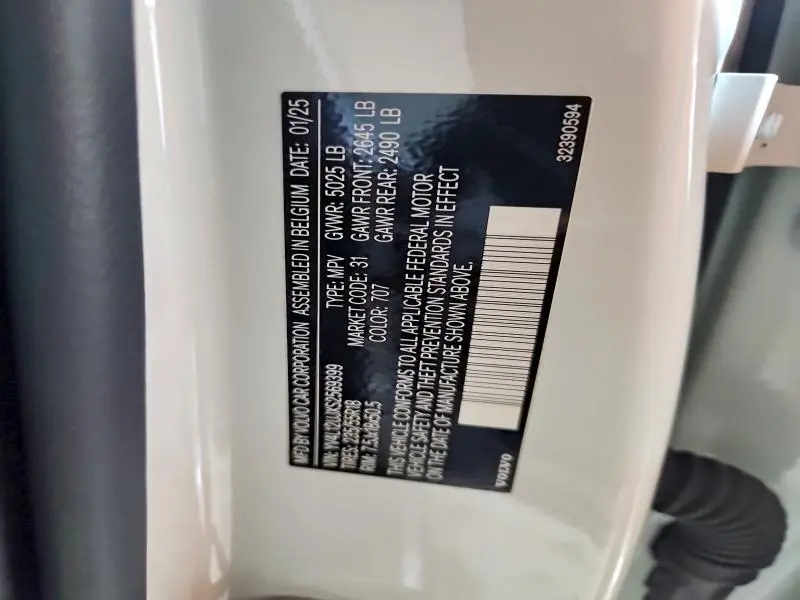 2025 VOLVO XC40 CORE  