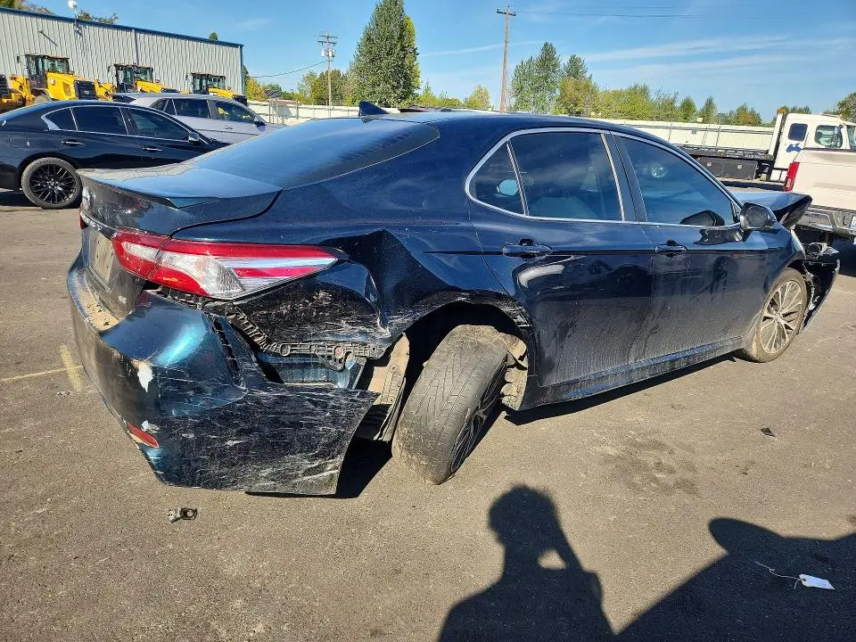 2020 TOYOTA CAMRY SE  