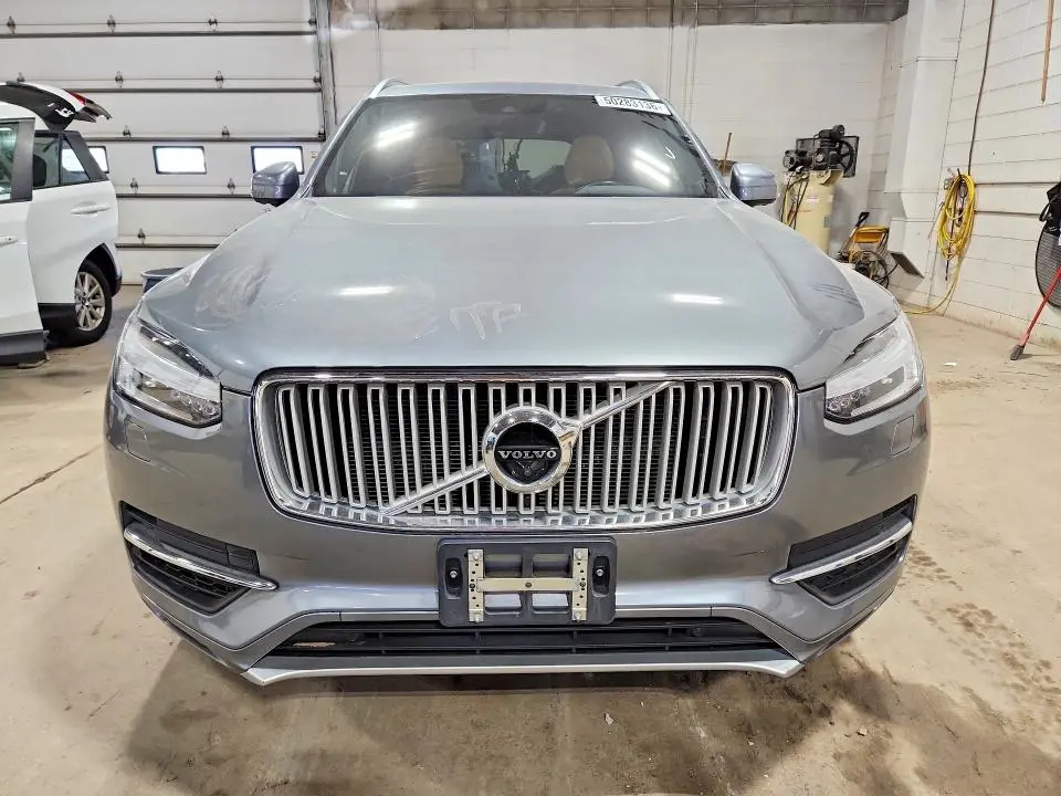 2017 VOLVO XC90 T8  