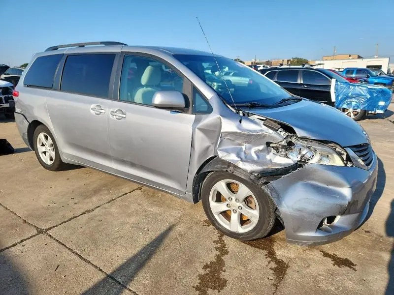 2011 TOYOTA SIENNA LE  