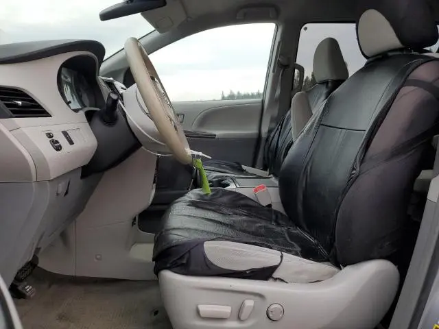 2013 TOYOTA SIENNA LE  