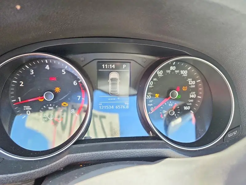 2018 VOLKSWAGEN PASSAT SE  