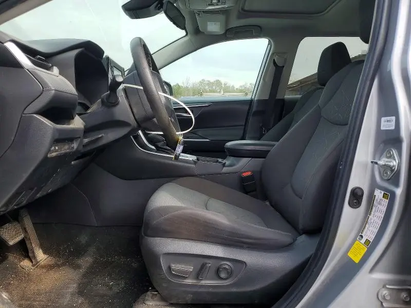 2022 TOYOTA RAV4 XLE  