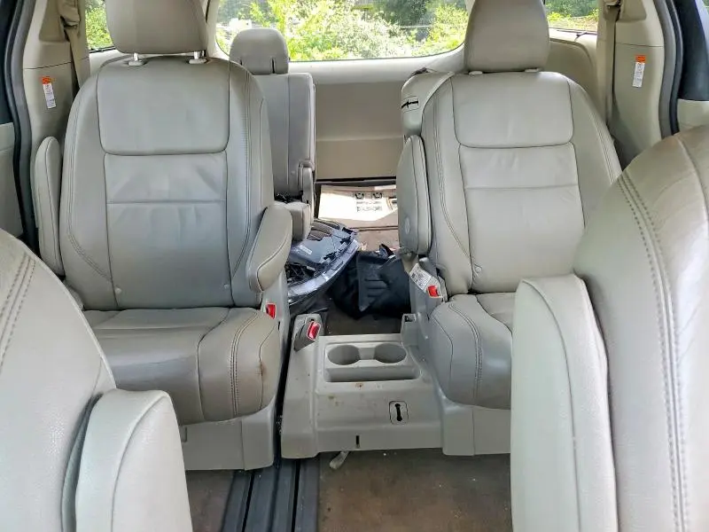 2017 TOYOTA SIENNA XLE 8-PASSENGER  