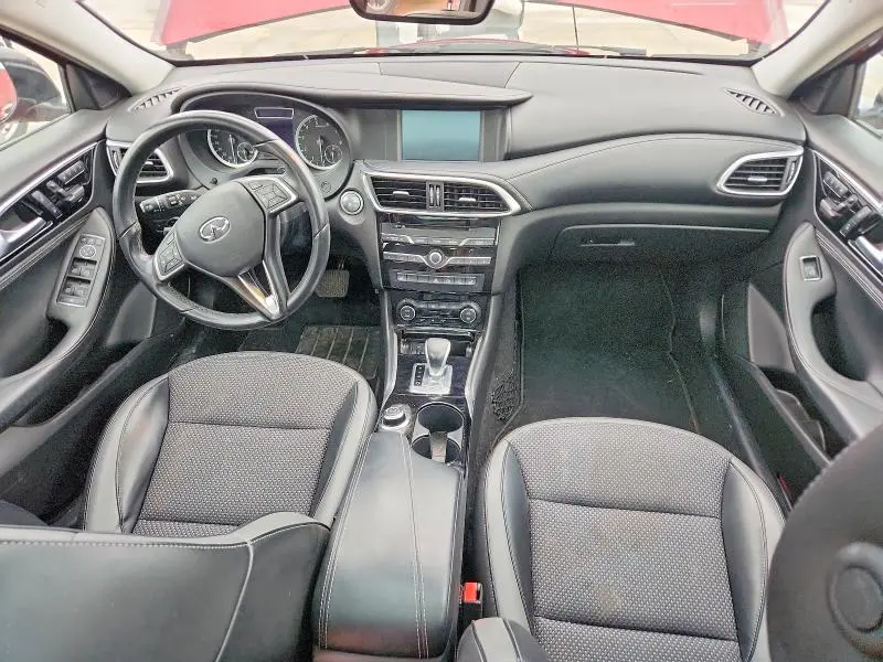 2019 INFINITI QX30 LUXE  