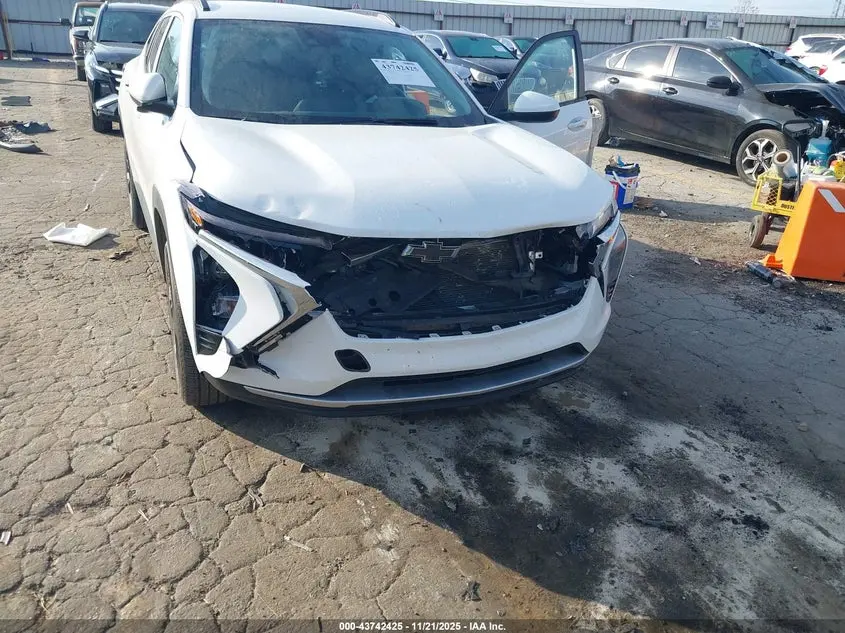 2025 CHEVROLET TRAX FWD LT