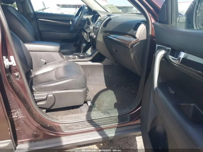 2012 KIA SORENTO LX
