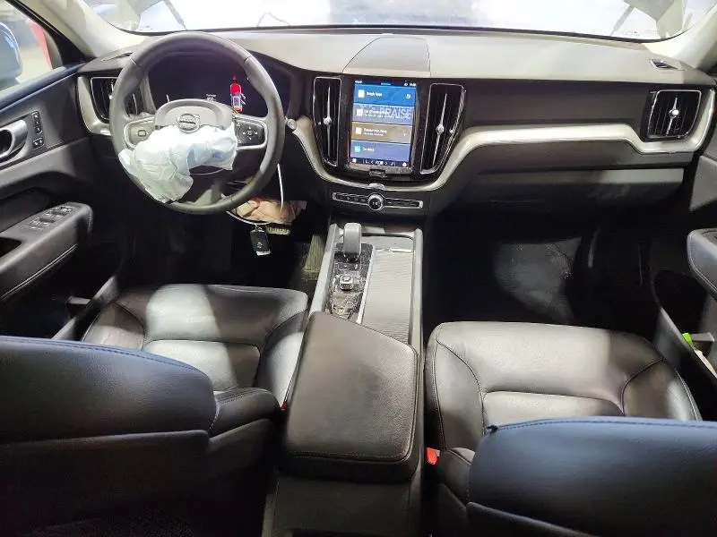 2023 VOLVO XC60 CORE  