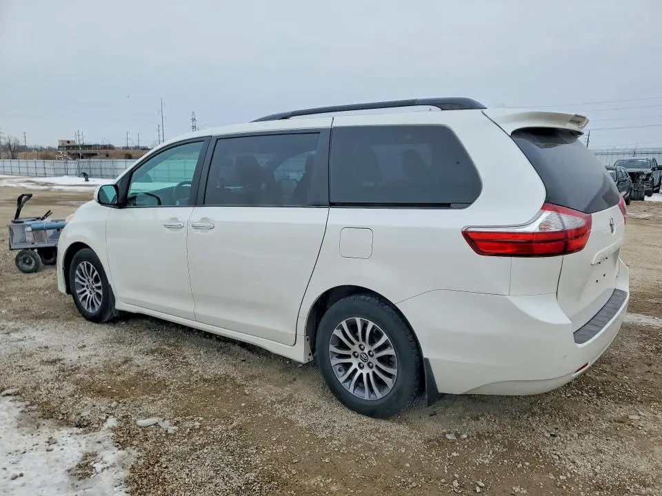 2019 TOYOTA SIENNA XLE 8-PASSENGER  
