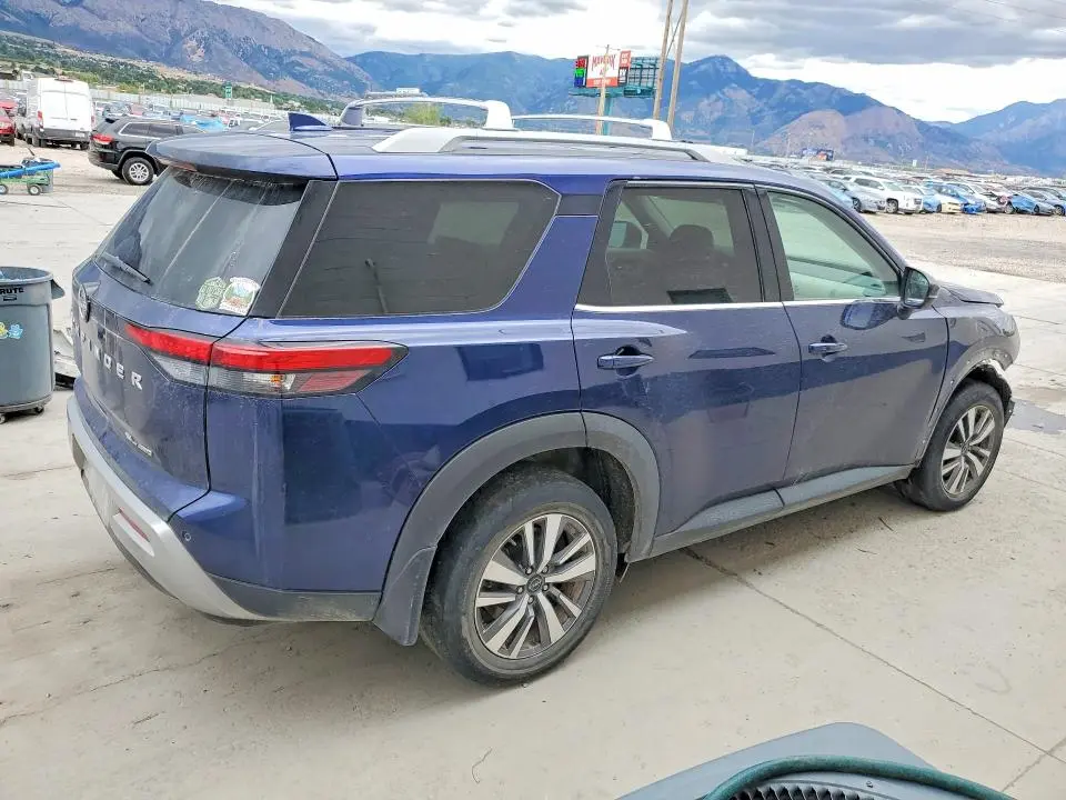 2023 NISSAN PATHFINDER SL  