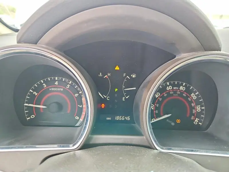 2010 TOYOTA HIGHLANDER SE  